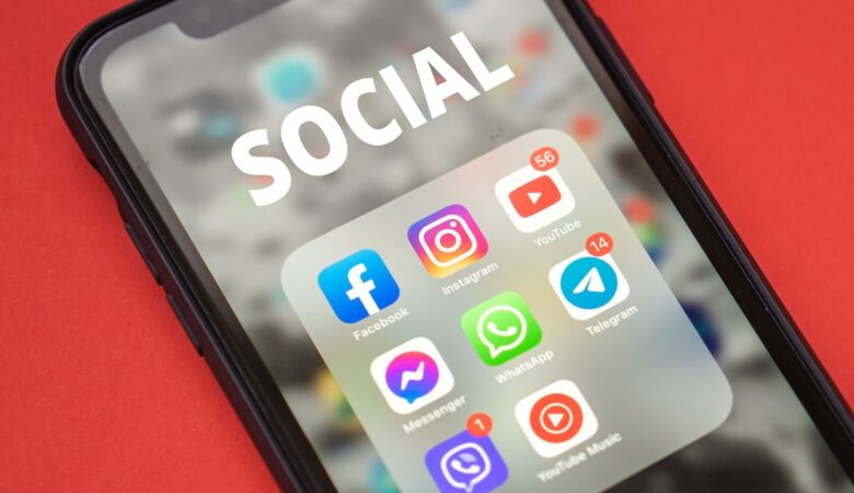 Tendências em redes sociais para 2024 e estratégias de implementação